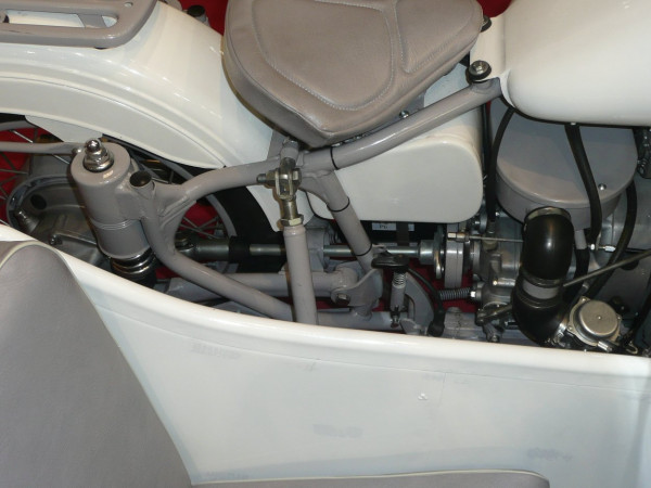 20101007-Ural1.JPG (201.75 KiB) 4653 mal betrachtet URAL-Antrieb