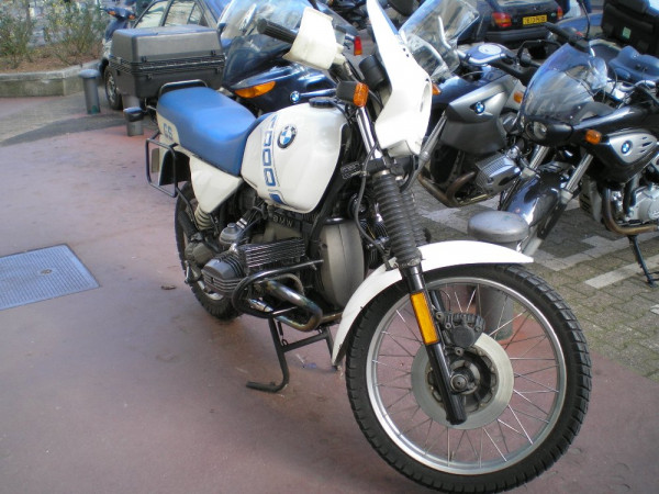 BMW-R100GS.jpg (212.75 KiB) 2176 mal betrachtet Kühler an R100GS
