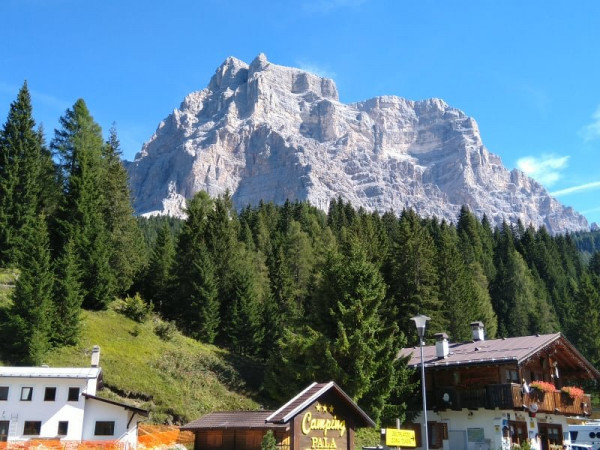 hoch trohnt, der Monte Pelmo