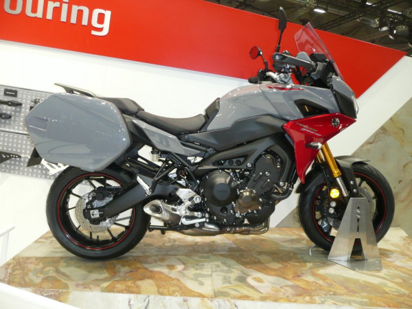 Tracer900-GT-2018-graurot.JPG (223.56 KiB) 4620 mal betrachtet mattschwarz-rot-grau-rot