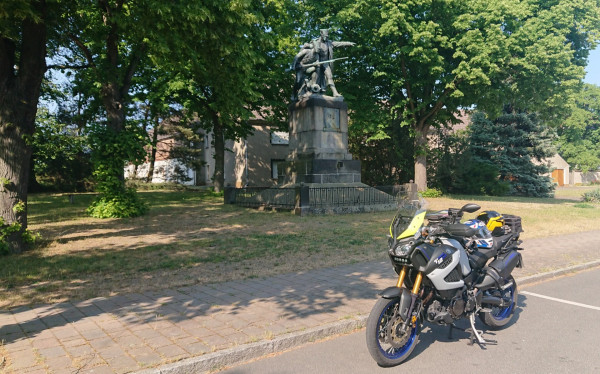 _20230604_182055.JPG (600.41 KiB) 4565 mal betrachtet Graf Bülow von Dennewitz. Ohne ihn würden die Berliner heute vieleicht französisch sprechen
