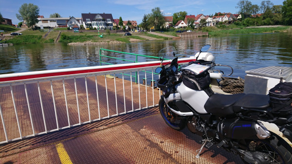 DSC_0951.JPG (716.42 KiB) 2409 mal betrachtet Heute gab eine entspannte Tour, westlich die Elbe runter und östlich wieder zurück. Zwischen drin extrem leckeren Kuchen in Tangermünde.