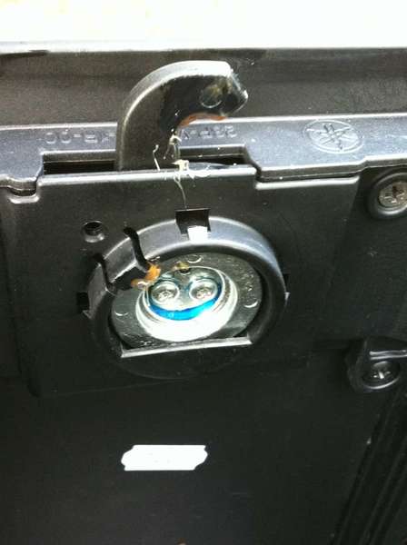 IMG_0872.JPG (51.74 KiB) 3030 mal betrachtet Schrauben kann man das eigentlich nicht nennen, habe aber trotzdem Schraubenkleber drauf gemacht ;-)