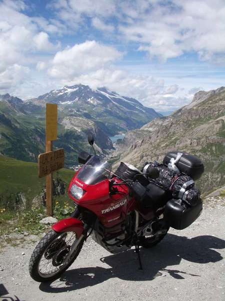 Die Transalp in ihrem natürlichen Umfeld :D