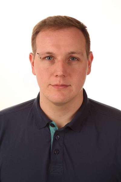 IMG_5248k.jpg (25.2 KiB) 3183 mal betrachtet Der Dübel...früher Türsteher heute Hausverkäufer :))