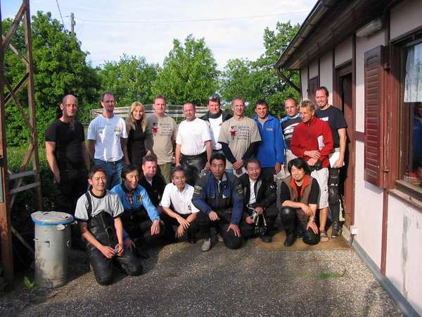 Verkl.. Gruppe worms Japan.JPG