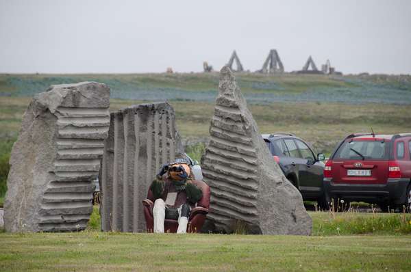 &quot;Kunst&quot; und ein modernes &quot;Stonehenge&quot; zur Beobachtung der Mitternachtssonne - wenn es nicht so trüb wäre