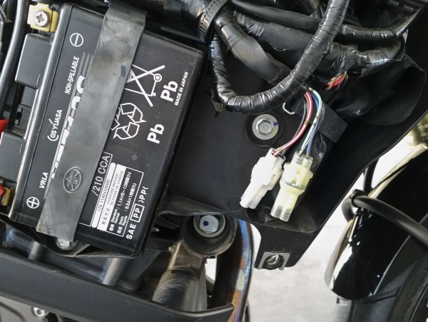 Anschlüsse nahe der Batterie