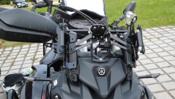 DSCI0484.JPG (230.11 KiB) 11932 mal betrachtet Die DP04-Höhenverstellung passt auch an die DP01 (wenn die Navihalterung nicht wäre).